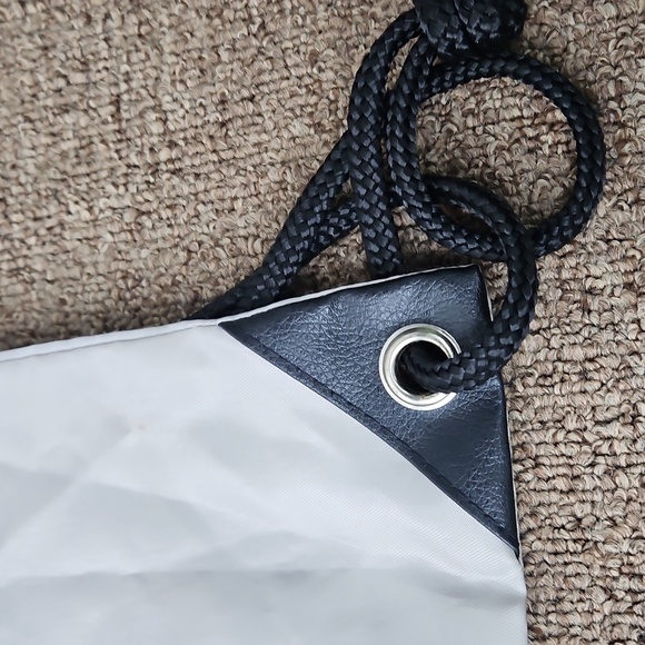 Hunter Logo Gray Sling Drawstring Backpack - Picture 3 of 6